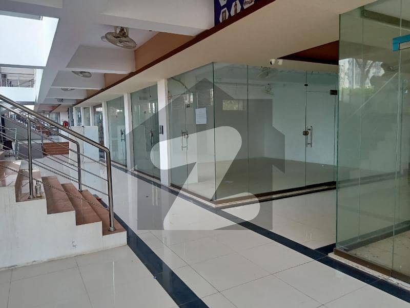 FIRST FLOOR SHOP AVAILABLE FOR RENT IN SAMAMA STAR MALL GULBERG GREENS ISLAMABAD.
