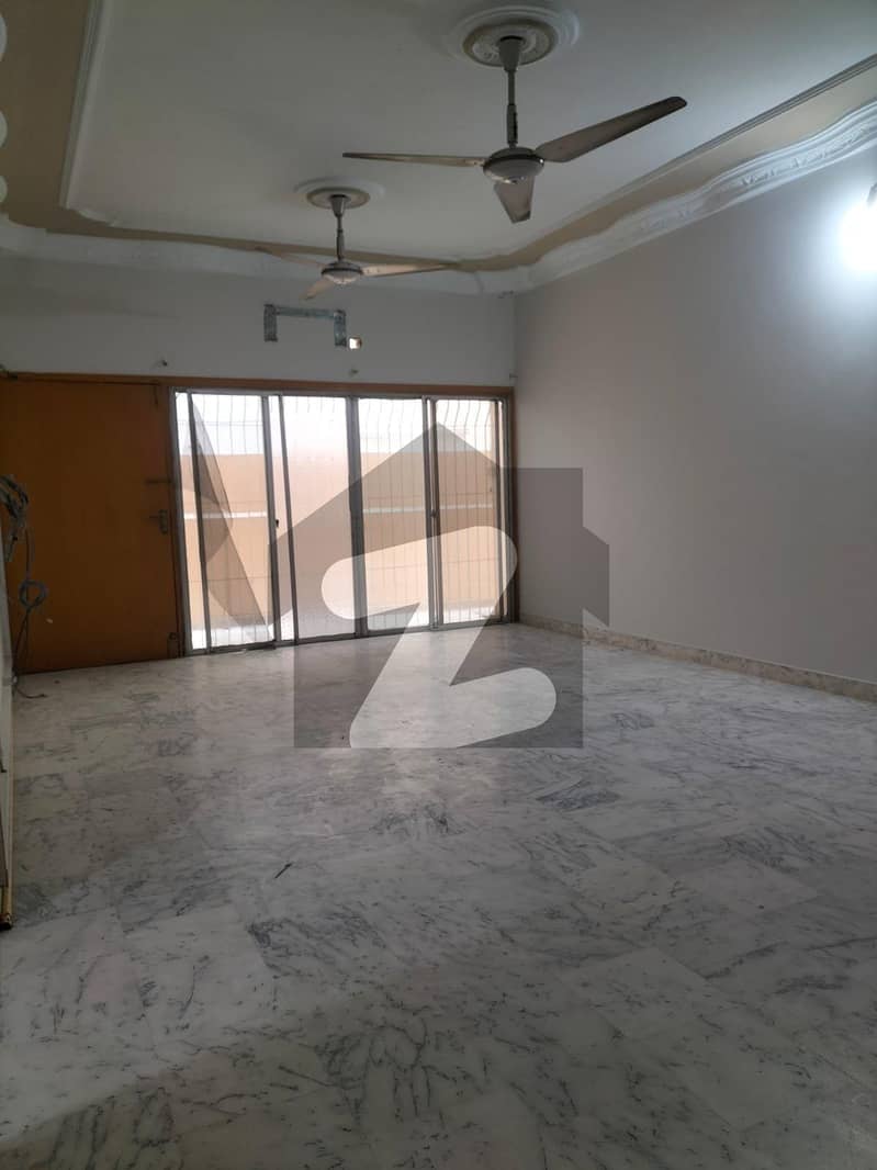 ناظم آباد کراچی میں 8 کمروں کا 1 کنال مکان 1.65 لاکھ میں کرایہ پر دستیاب ہے۔