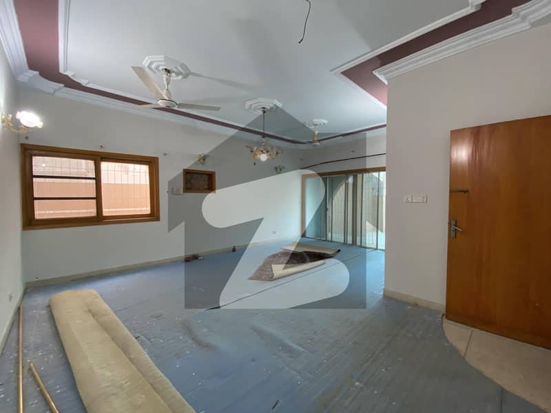 نارتھ ناظم آباد ۔ بلاک جے نارتھ ناظم آباد کراچی میں 6 کمروں کا 16 مرلہ مکان 1.6 لاکھ میں کرایہ پر دستیاب ہے۔