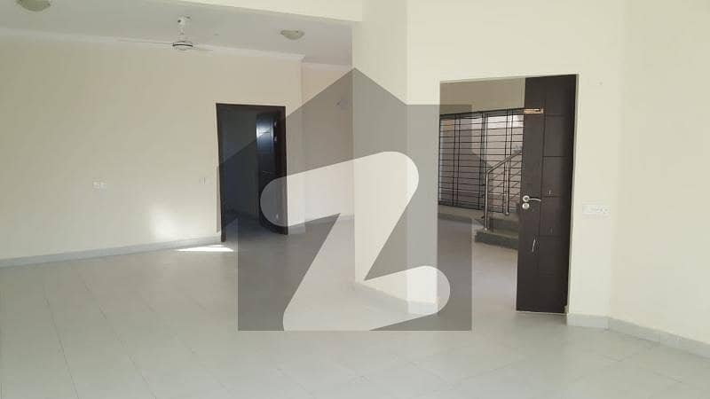 P 11a Villa 200 Yards Available For Rent