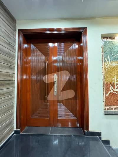 سمن آباد ۔ بلاک این سمن آباد لاہور میں 6 کمروں کا 13 مرلہ مکان 5.25 کروڑ میں برائے فروخت۔