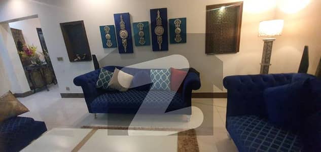 او پی ایف ہاؤسنگ سکیم لاہور میں 5 کمروں کا 13 مرلہ مکان 3.3 کروڑ میں برائے فروخت۔