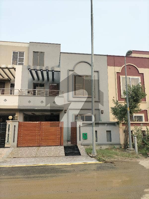 Bahria Nasheman 5 Marla New House For Sale Facing Park+ Sui Gas Available