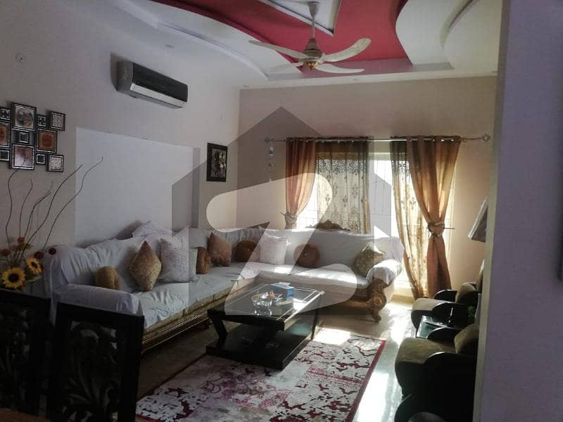 چنار باغ ۔ بولان بلاک چنار باغ لاہور میں 10 کمروں کا 2.15 کنال مکان 5.5 کروڑ میں برائے فروخت۔