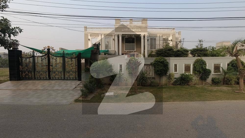 ڈی ایچ اے فیز 3 - بلاک ڈبل ایکس فیز 3 ڈیفنس (ڈی ایچ اے) لاہور میں 7 کمروں کا 2 کنال مکان 9.5 لاکھ میں کرایہ پر دستیاب ہے۔