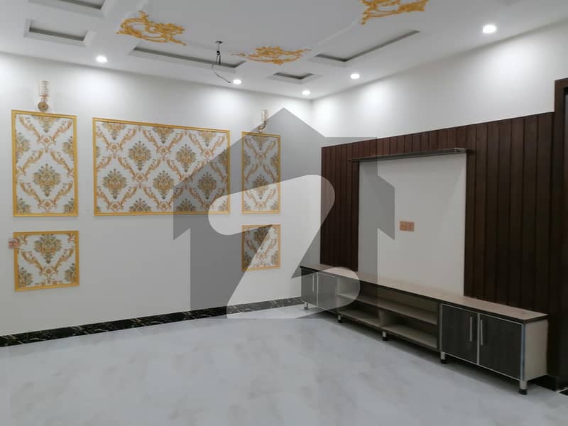 نشیمنِ اقبال فیز 2 نشیمنِ اقبال لاہور میں 5 کمروں کا 10 مرلہ مکان 3.05 کروڑ میں برائے فروخت۔