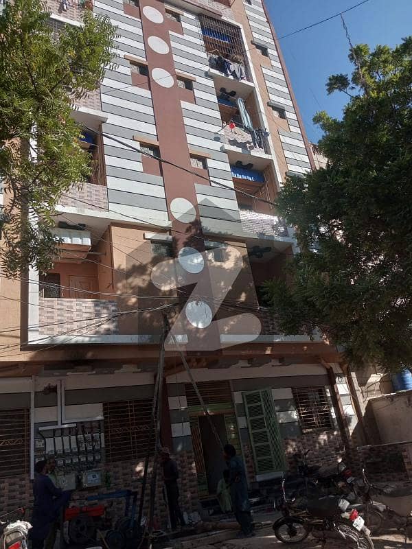 3 Bed Lounge With Roof 5th Floor Penthouse In Nazimabad No 3