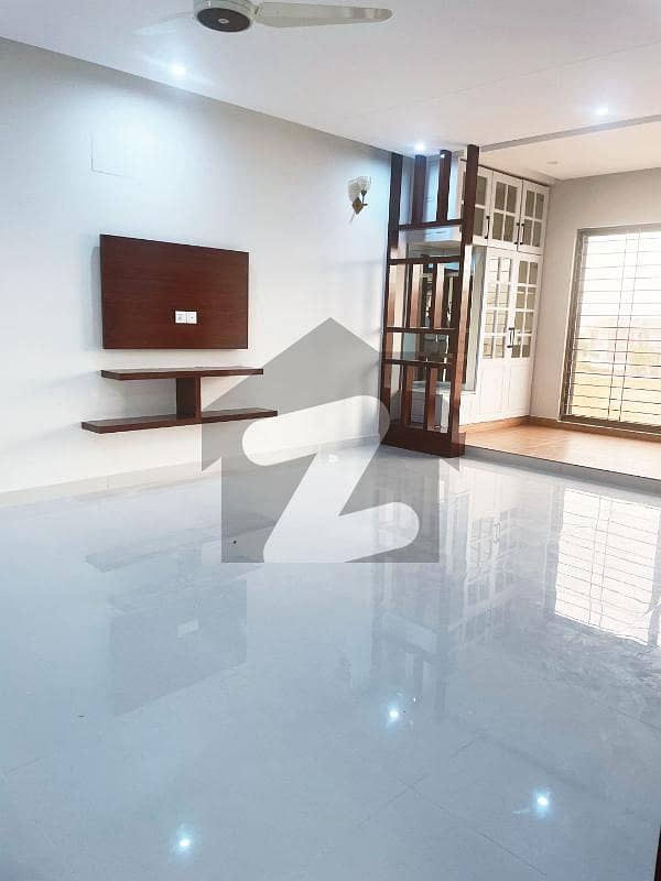 P8 5bedrooms Villa 272 Yards Private Construction Available For Sale