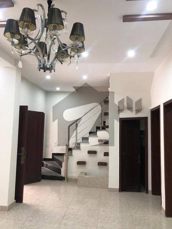 بحریہ ٹاؤن ۔ بلاک اے اے بحریہ ٹاؤن سیکٹرڈی بحریہ ٹاؤن لاہور میں 3 کمروں کا 5 مرلہ مکان 1.8 کروڑ میں برائے فروخت۔