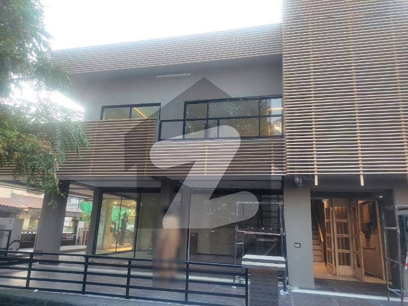 ایف ۔ 7 مرکز ایف ۔ 7 اسلام آباد میں 4 کمروں کا 7 مرلہ عمارت 27 کروڑ میں برائے فروخت۔