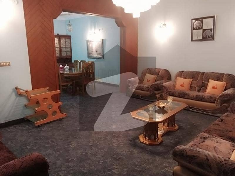 ماڈل ٹاؤن ۔ بلاک ایم ماڈل ٹاؤن لاہور میں 5 کمروں کا 1 کنال مکان 8 کروڑ میں برائے فروخت۔