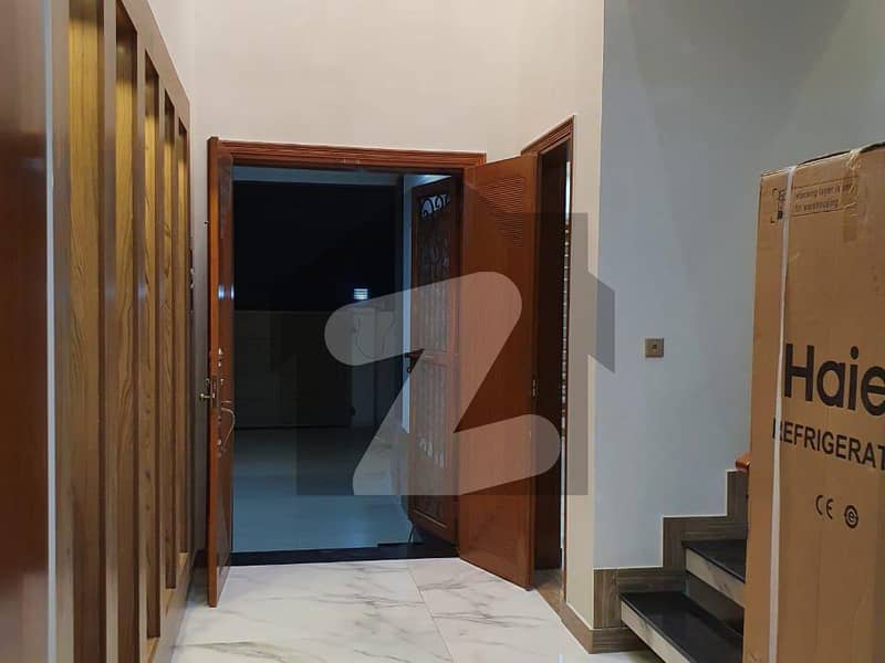 علی پور روڈ گجرات میں 5 کمروں کا 11 مرلہ مکان 3.5 کروڑ میں برائے فروخت۔