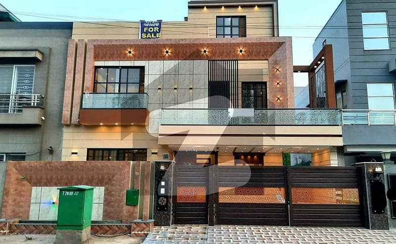 10 Marla Luxury Designer House For Sale With 1 Year Maintenance