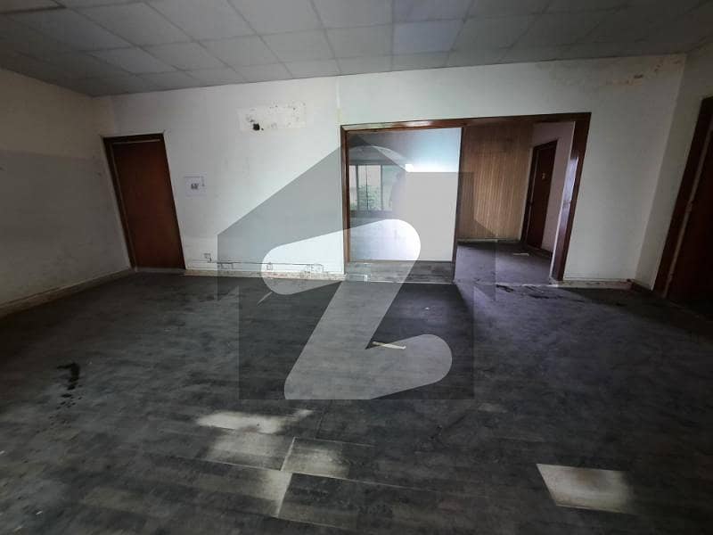 گارڈن ٹاؤن - شیر شاہ بلاک گارڈن ٹاؤن لاہور میں 6 کمروں کا 2 کنال مکان 18 کروڑ میں برائے فروخت۔