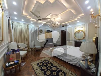 ڈی ایچ اے فیز 3 - بلاک ڈبل ایکس فیز 3 ڈیفنس (ڈی ایچ اے) لاہور میں 7 کمروں کا 2 کنال مکان 9.5 لاکھ میں کرایہ پر دستیاب ہے۔