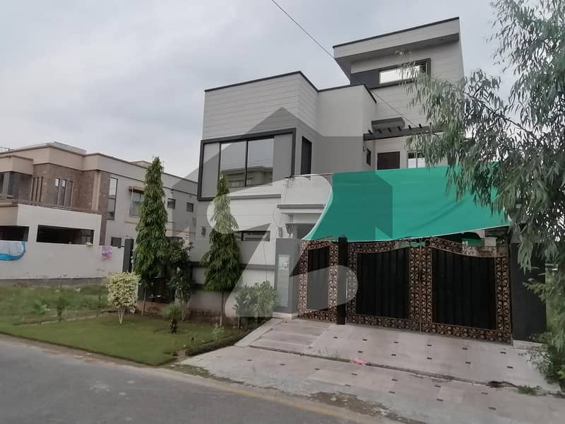 10 Marla House In Central Park Housing Scheme For sale At Good Location