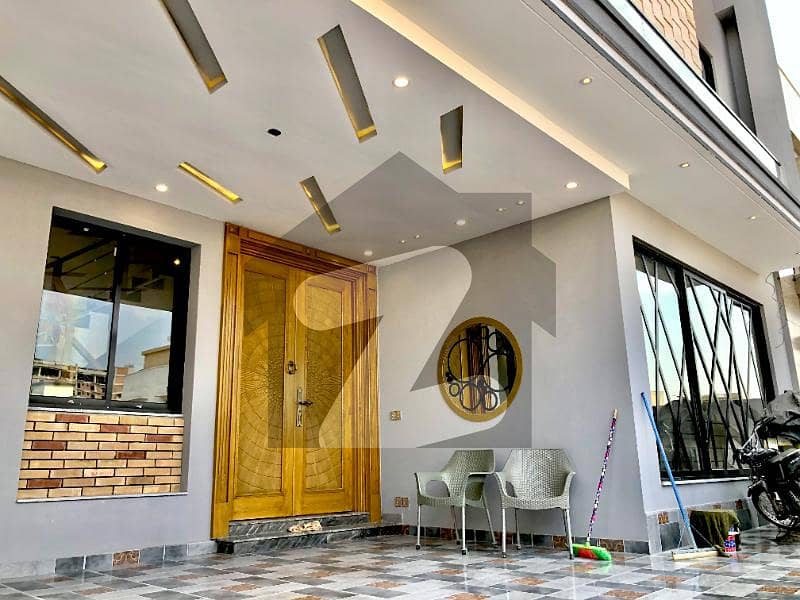 16m Designer Corner Villa At Central Point