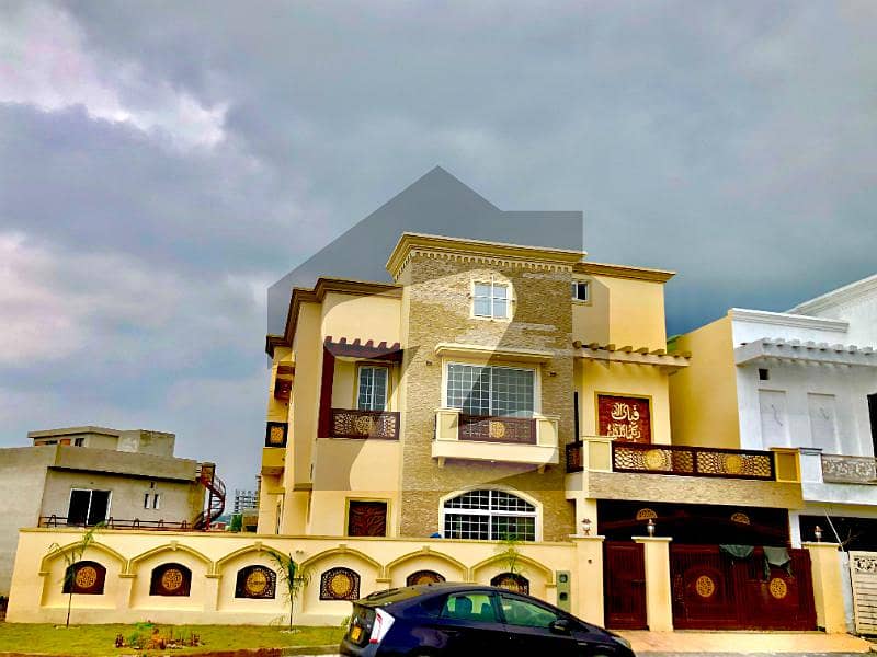 بحریہ ٹاؤن فیز 8 بحریہ ٹاؤن راولپنڈی راولپنڈی میں 5 کمروں کا 11 مرلہ مکان 3.5 کروڑ میں برائے فروخت۔