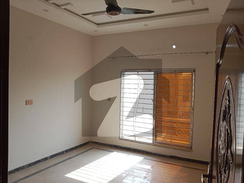 لیبر کالونی - بلاک بی لیبر کالونی لاہور میں 2 کمروں کا 4 مرلہ فلیٹ 31 لاکھ میں برائے فروخت۔