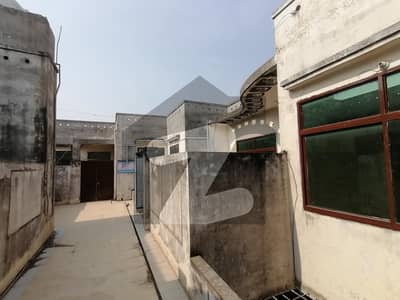 Chenab Rangers Road 28 Marla Building Up For rent