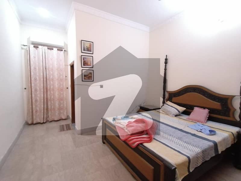 کشمیر روڈ سیالکوٹ میں 6 کمروں کا 10 مرلہ مکان 90 ہزار میں کرایہ پر دستیاب ہے۔
