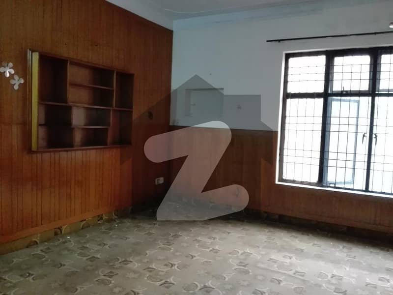 10 Marla House For rent In Faisal Town