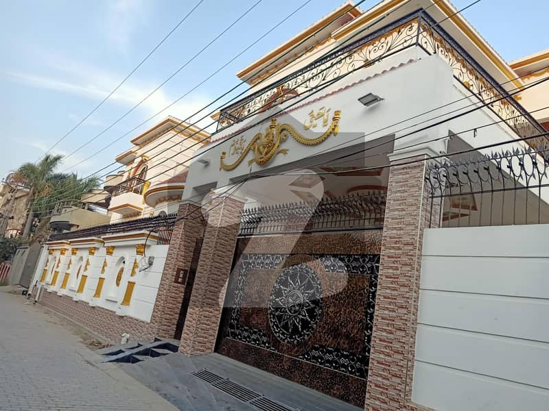 16 Marla Spacious House Available In Rashid Colony For sale