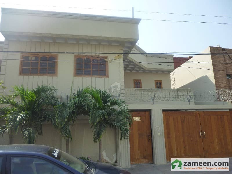 300 Yards Bungalow With 7 Bed Rooms Near From The Masjid Baitus Salam