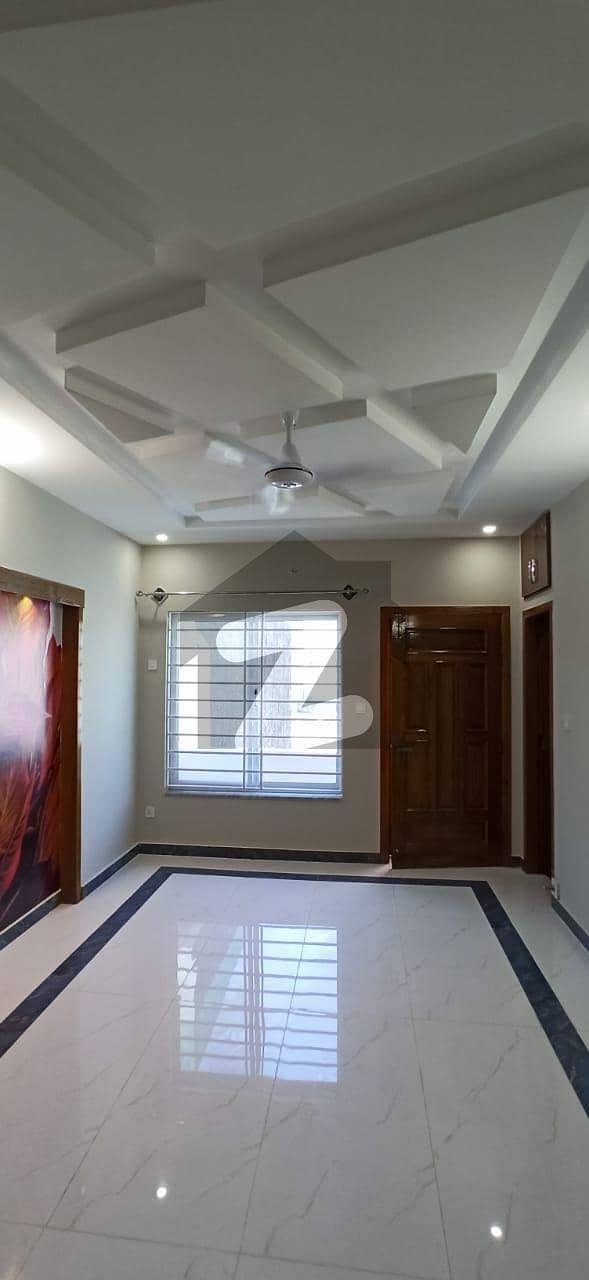 نصیرآباد راولپنڈی میں 4 کمروں کا 4 مرلہ مکان 1.05 کروڑ میں برائے فروخت۔