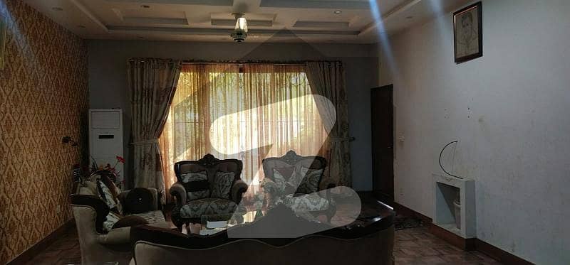 گارڈن ٹاؤن - اتاترک بلاک گارڈن ٹاؤن لاہور میں 6 کمروں کا 1.1 کنال مکان 7 کروڑ میں برائے فروخت۔