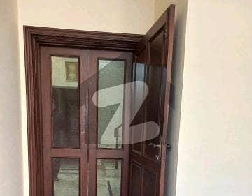 خیابانِ کالونی فیصل آباد میں 4 کمروں کا 5 مرلہ مکان 1.7 کروڑ میں برائے فروخت۔
