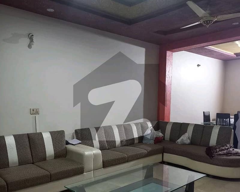 مسلم ٹاؤن فیصل آباد میں 4 کمروں کا 10 مرلہ مکان 2.75 کروڑ میں برائے فروخت۔