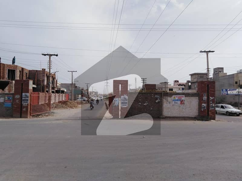 Shop Of 2 Marla In Model Town For sale