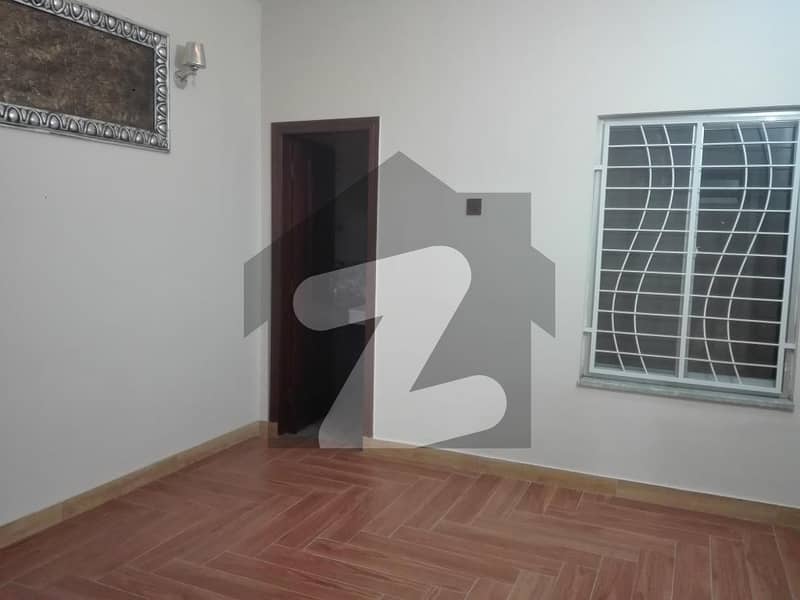 Centrally Located Upper Portion For rent In Allama Iqbal Town Available