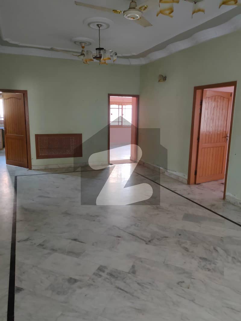 نارتھ ناظم آباد کراچی میں 8 کمروں کا 1 کنال مکان 1.7 لاکھ میں کرایہ پر دستیاب ہے۔