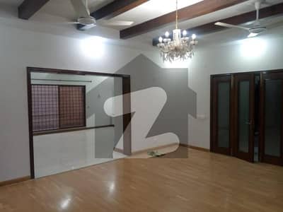 600 Sqyd Fully Renovated Double Storey with 2Kitchen House Available for Rent F 8