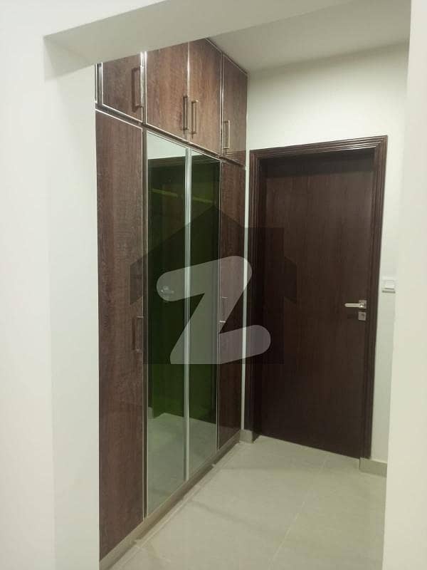 Luxury 4 Bedrooms beautiful Apartment is Available for Sale In Askari 11 Lahore