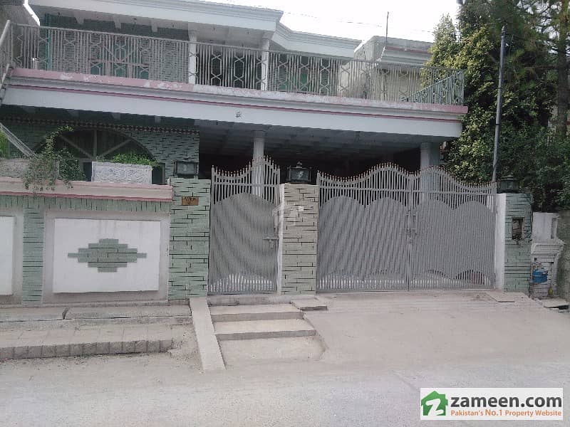 منور کالونی راولپنڈی میں 4 کمروں کا 12 مرلہ مکان 1.35 کروڑ میں برائے فروخت۔