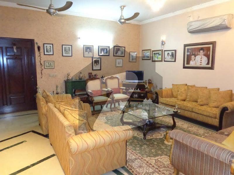 پی سی ایس آئی آر ہاؤسنگ سکیم فیز 1 پی سی ایس آئی آر ہاؤسنگ سکیم لاہور میں 4 کمروں کا 12 مرلہ مکان 4.8 کروڑ میں برائے فروخت۔