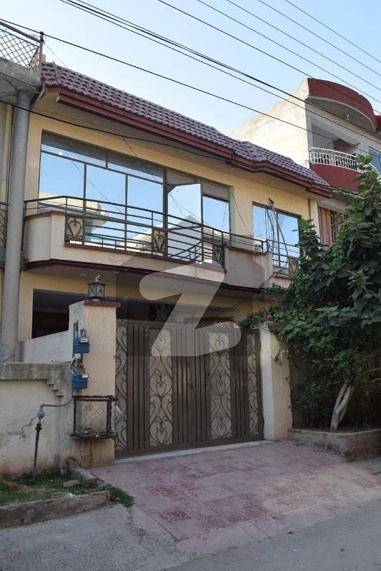سوان گارڈن ۔ بلاک بی سوان گارڈن اسلام آباد میں 4 کمروں کا 9 مرلہ مکان 2.65 کروڑ میں برائے فروخت۔