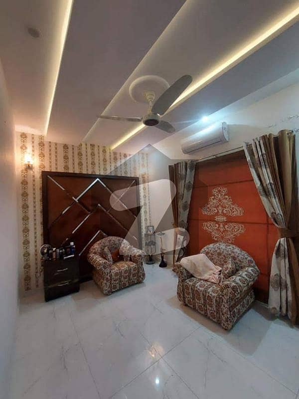 بحریہ ٹاؤن عمر بلاک بحریہ ٹاؤن سیکٹر B بحریہ ٹاؤن لاہور میں 3 کمروں کا 5 مرلہ مکان 2.05 کروڑ میں برائے فروخت۔
