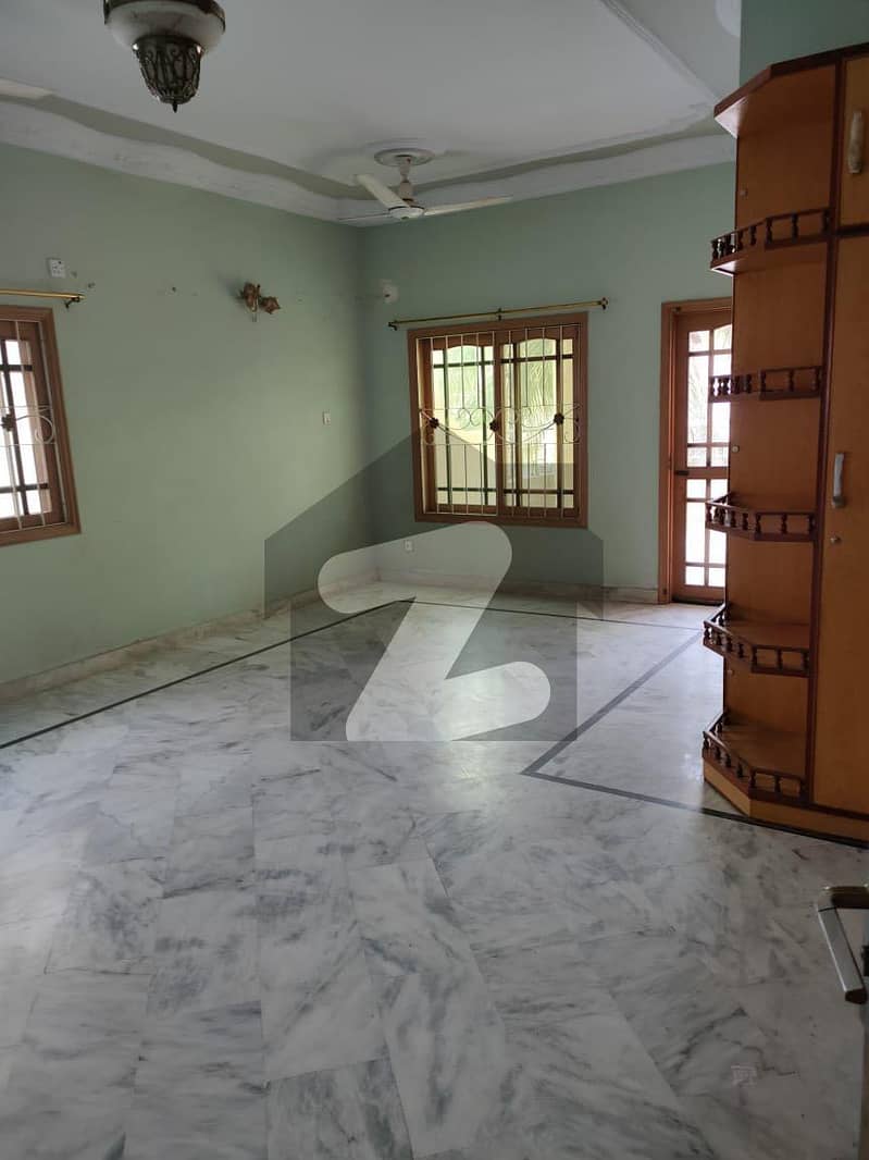 نارتھ ناظم آباد ۔ بلاک جے نارتھ ناظم آباد کراچی میں 8 کمروں کا 1 کنال مکان 1.6 لاکھ میں کرایہ پر دستیاب ہے۔