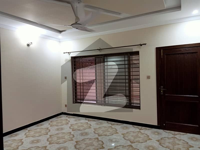 In G-16/4 2800 Square Feet Upper Portion For rent