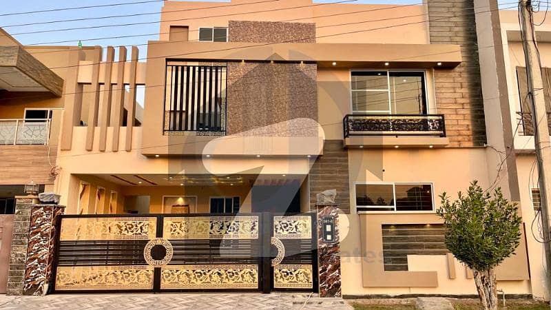 10 Marla Facing Park Beautifull House For Sale In Wapda Town Phase 1