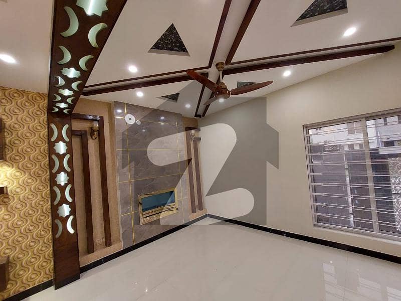 بحریہ ٹاؤن ۔ بلاک اے اے بحریہ ٹاؤن سیکٹرڈی بحریہ ٹاؤن لاہور میں 3 کمروں کا 5 مرلہ مکان 60 ہزار میں کرایہ پر دستیاب ہے۔