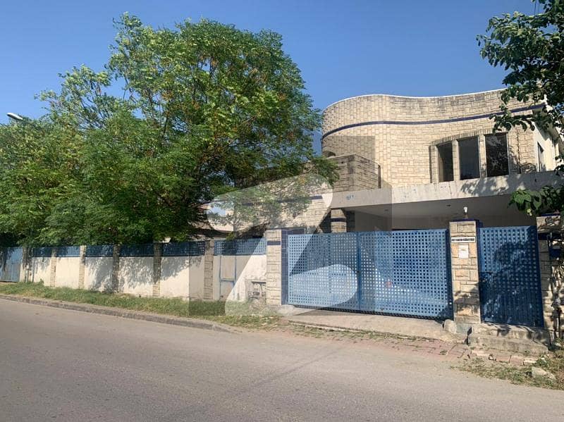 صدر راولپنڈی میں 6 کمروں کا 2 کنال مکان 8.75 کروڑ میں برائے فروخت۔