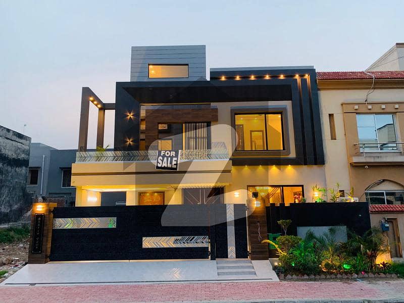 10 MARLA BRAND NEW LUXURY HOUSE FOR SALE
