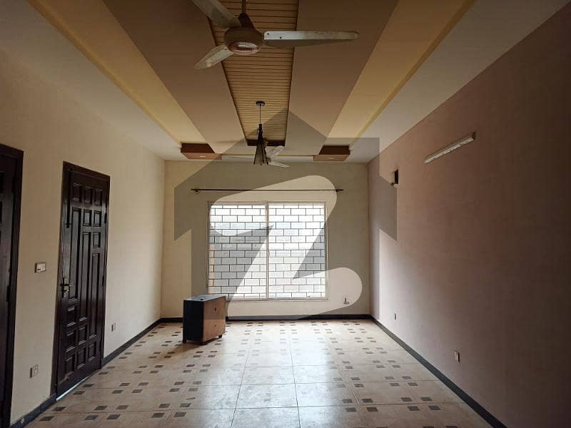 دھوکے بنارس روڈ راولپنڈی میں 2 کمروں کا 5 مرلہ مکان 25 ہزار میں کرایہ پر دستیاب ہے۔
