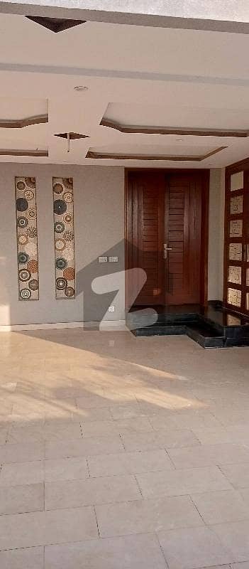 امپیریل گارڈن ہومز پیراگون سٹی لاہور میں 5 کمروں کا 1 کنال مکان 6.25 کروڑ میں برائے فروخت۔