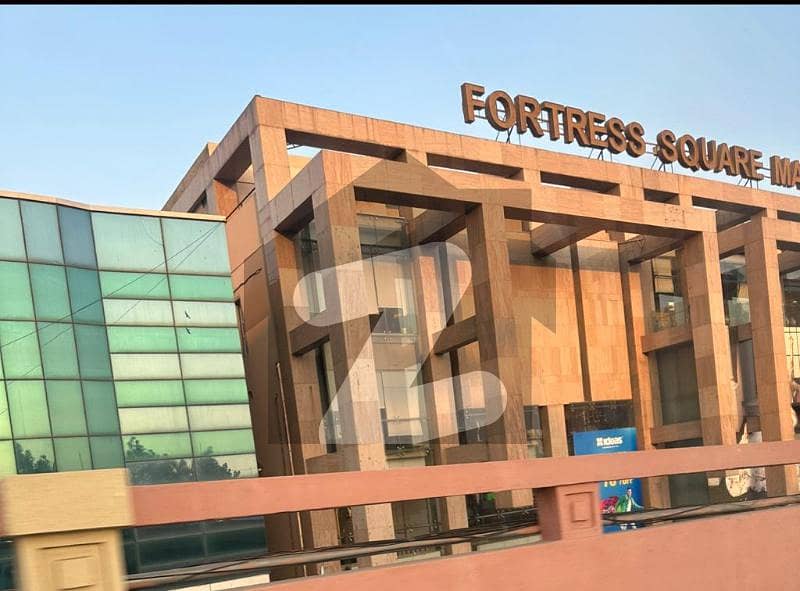 فورٹرس اسٹیڈیم کینٹ لاہور میں 1 کمرے کا 1 مرلہ دکان 2.1 کروڑ میں برائے فروخت۔
